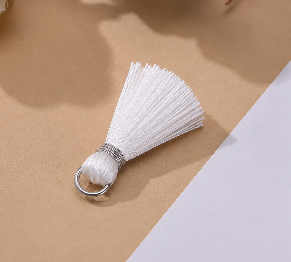 Borlas Hilo Blanco Con Argolla Plateada 2.5cm - 10pcs