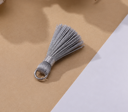 Borlas Hilo Gris Con Argolla Plateada 2.5cm - 10pcs