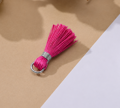Borlas Hilo Magenta Con Argolla Plateada 2.5cm - 10pcs