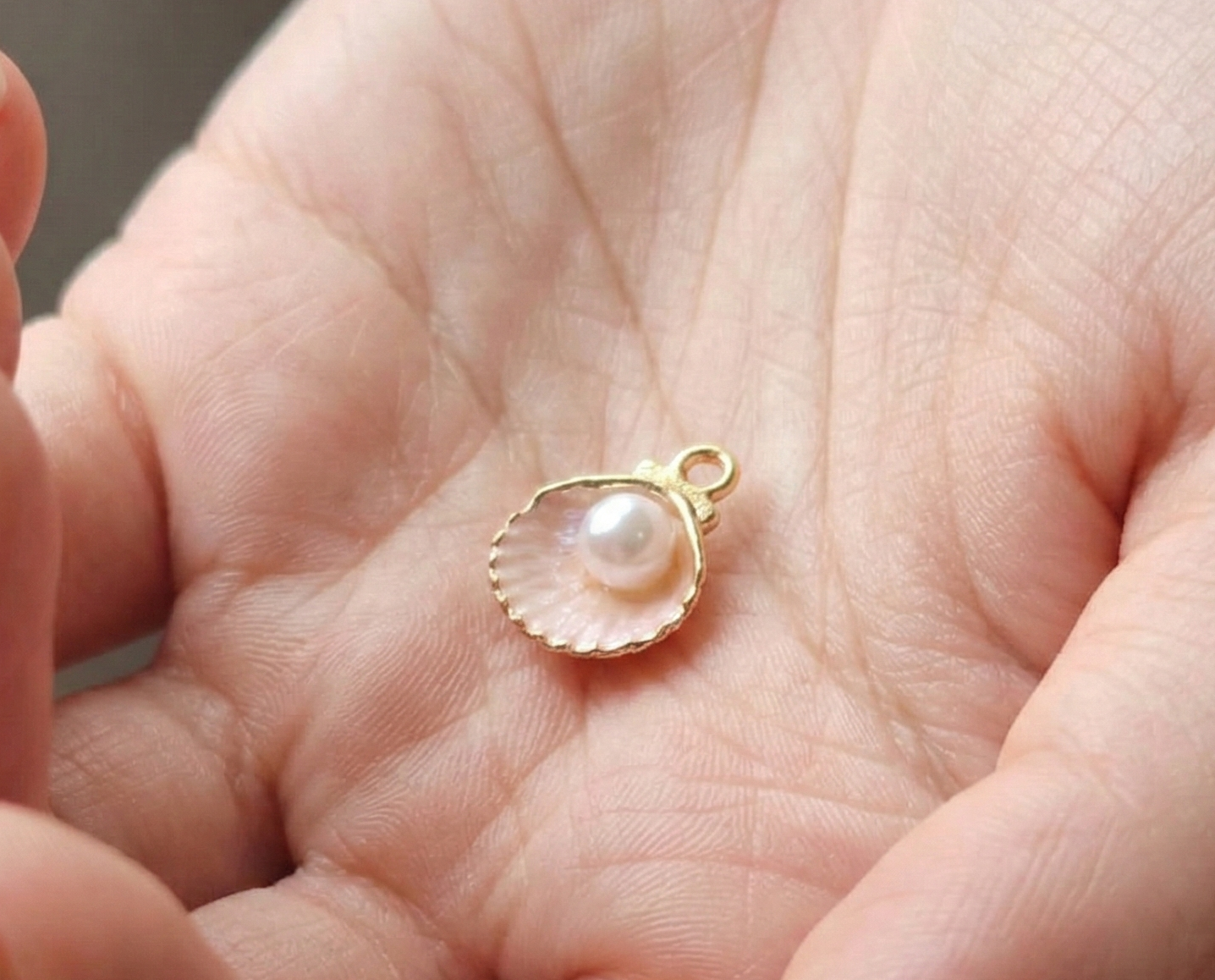 Dije Concha de Mar con Perla 12x15mm