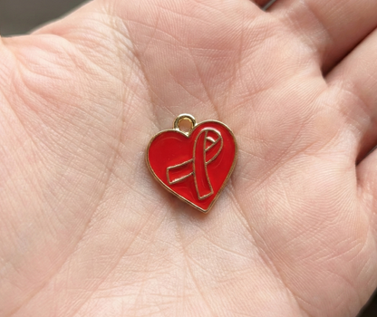 Dije Corazon con Lazo Rojo 15x18mm