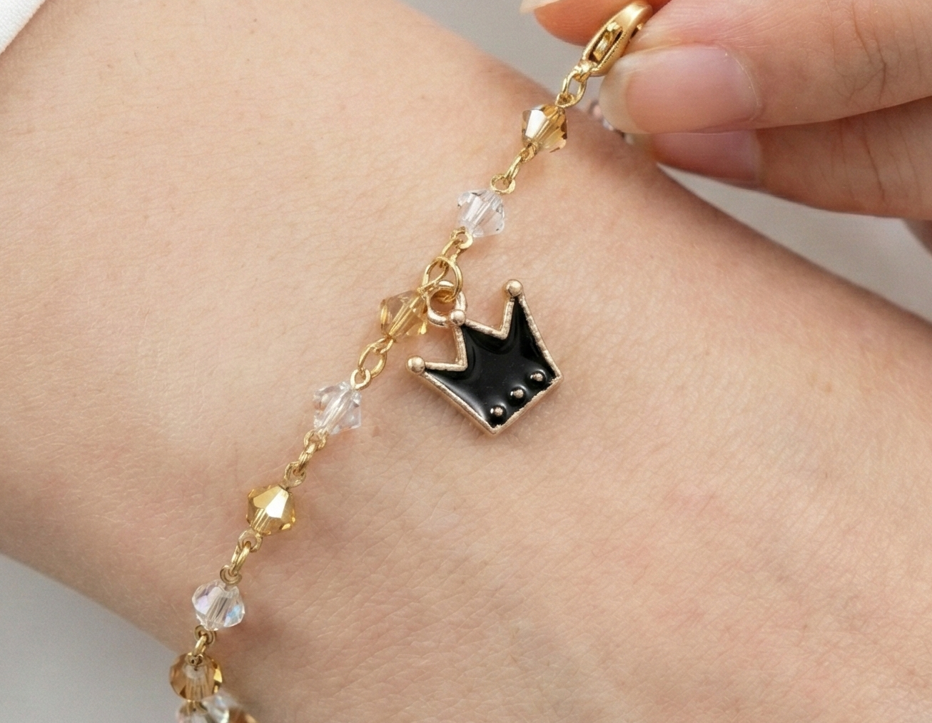 Dije Corona Negra 15x17mm