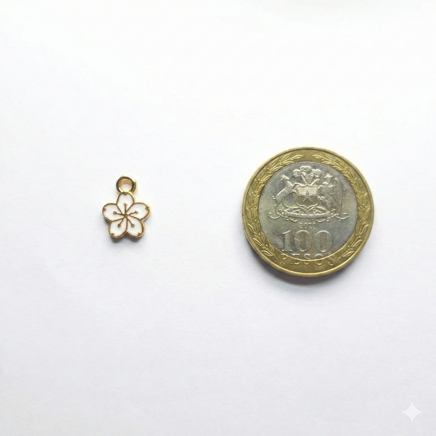 Dije Flor Blanca 9x12mm