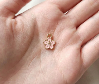 Dije Flor Rosa 9x12mm