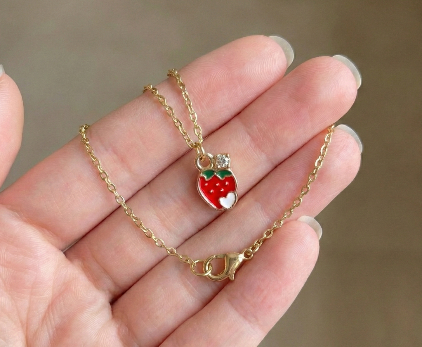 Dije Frutilla 9x15mm