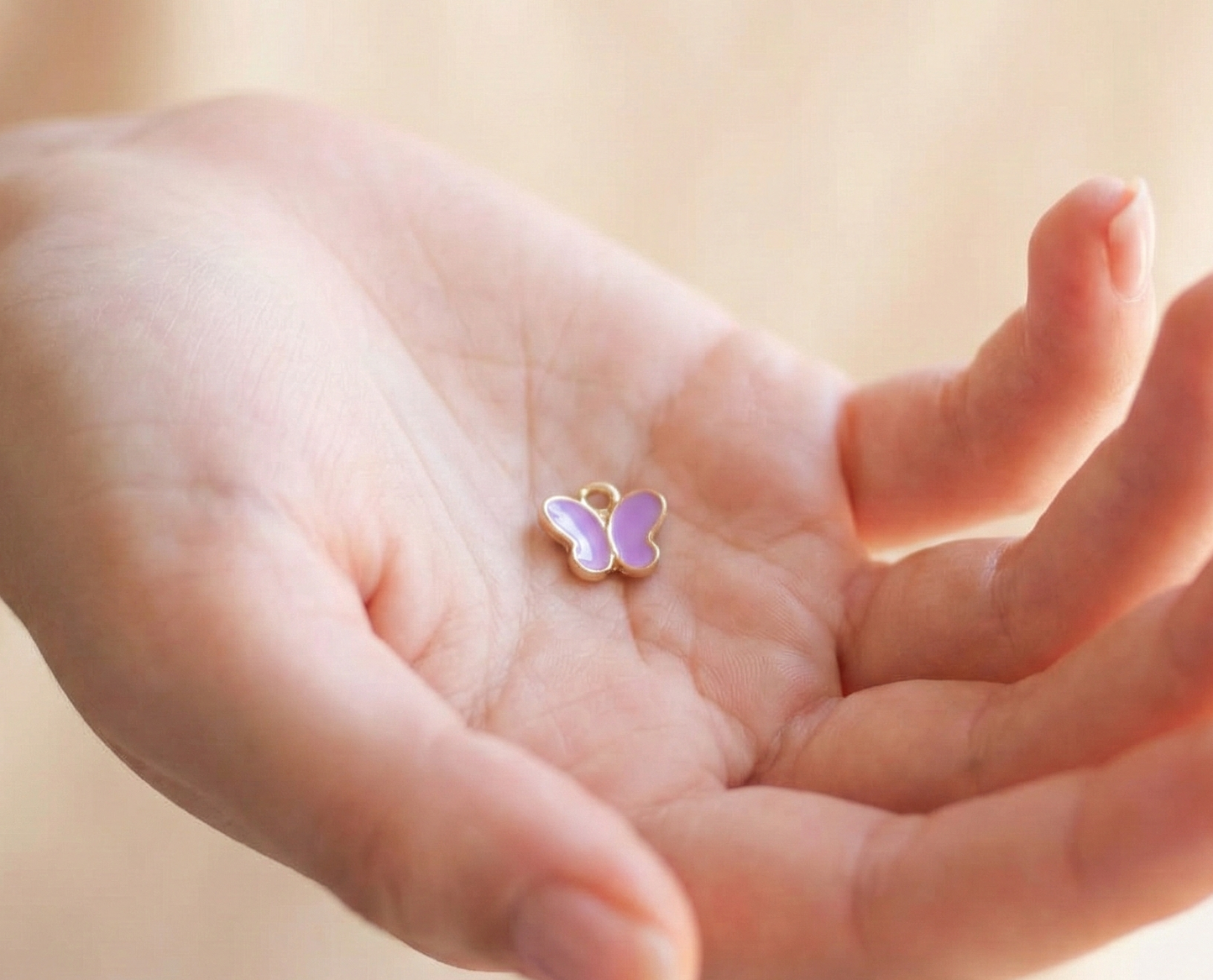 Dije Mariposa Lila Chica 8x8mm