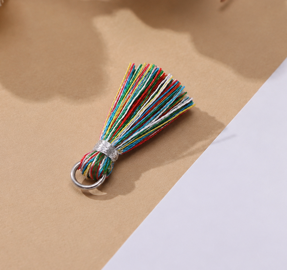 Borlas Hilo Multicolor Con Argolla Plateada 2.5cm - 10pcs