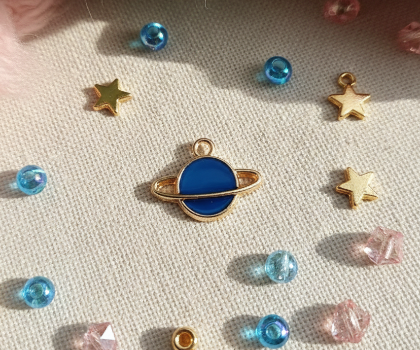 Dije Saturno Azul 22x27mm