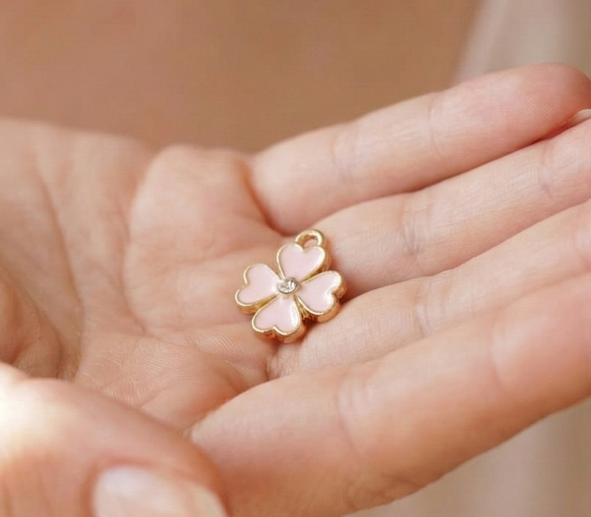 Dije Trebol Cuatro Hojas Rosa con Strass 14x16mm